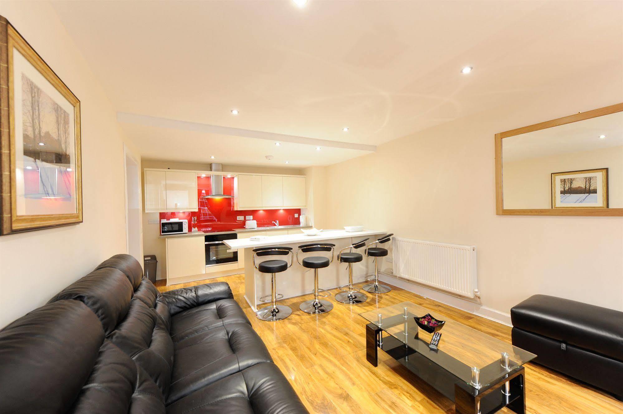 Edinburgh City Suites Екстериор снимка