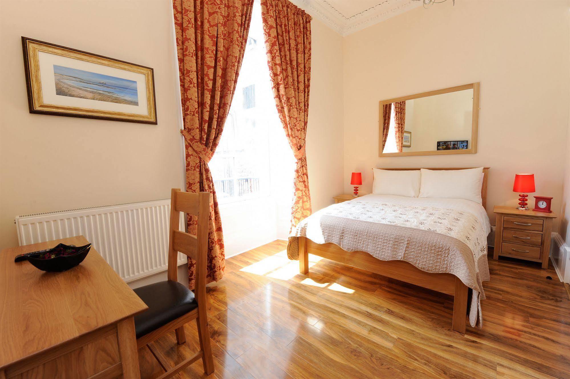 Edinburgh City Suites Екстериор снимка
