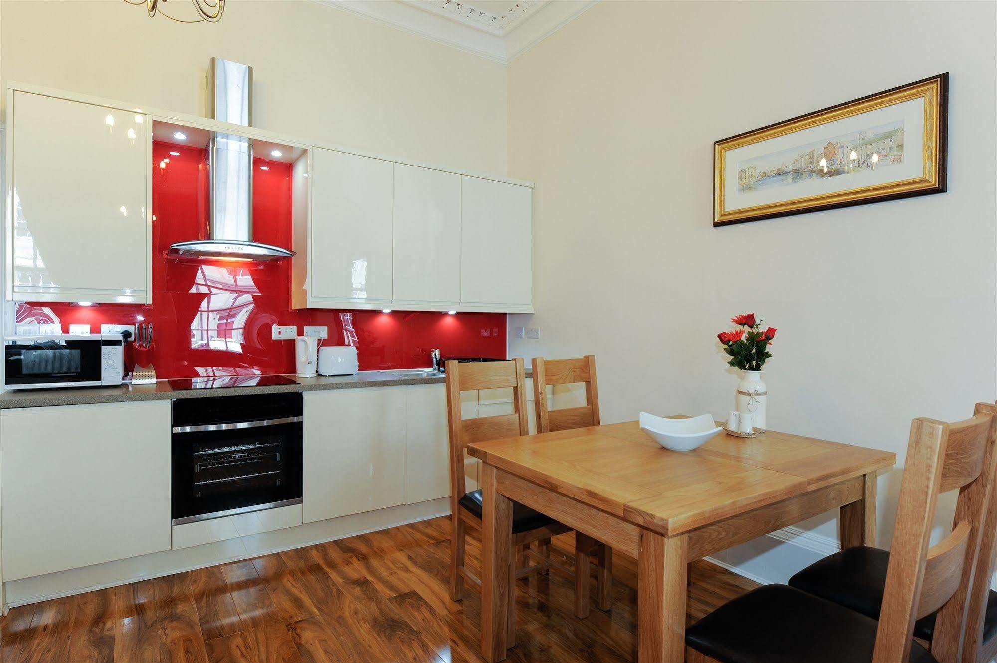 Edinburgh City Suites Екстериор снимка