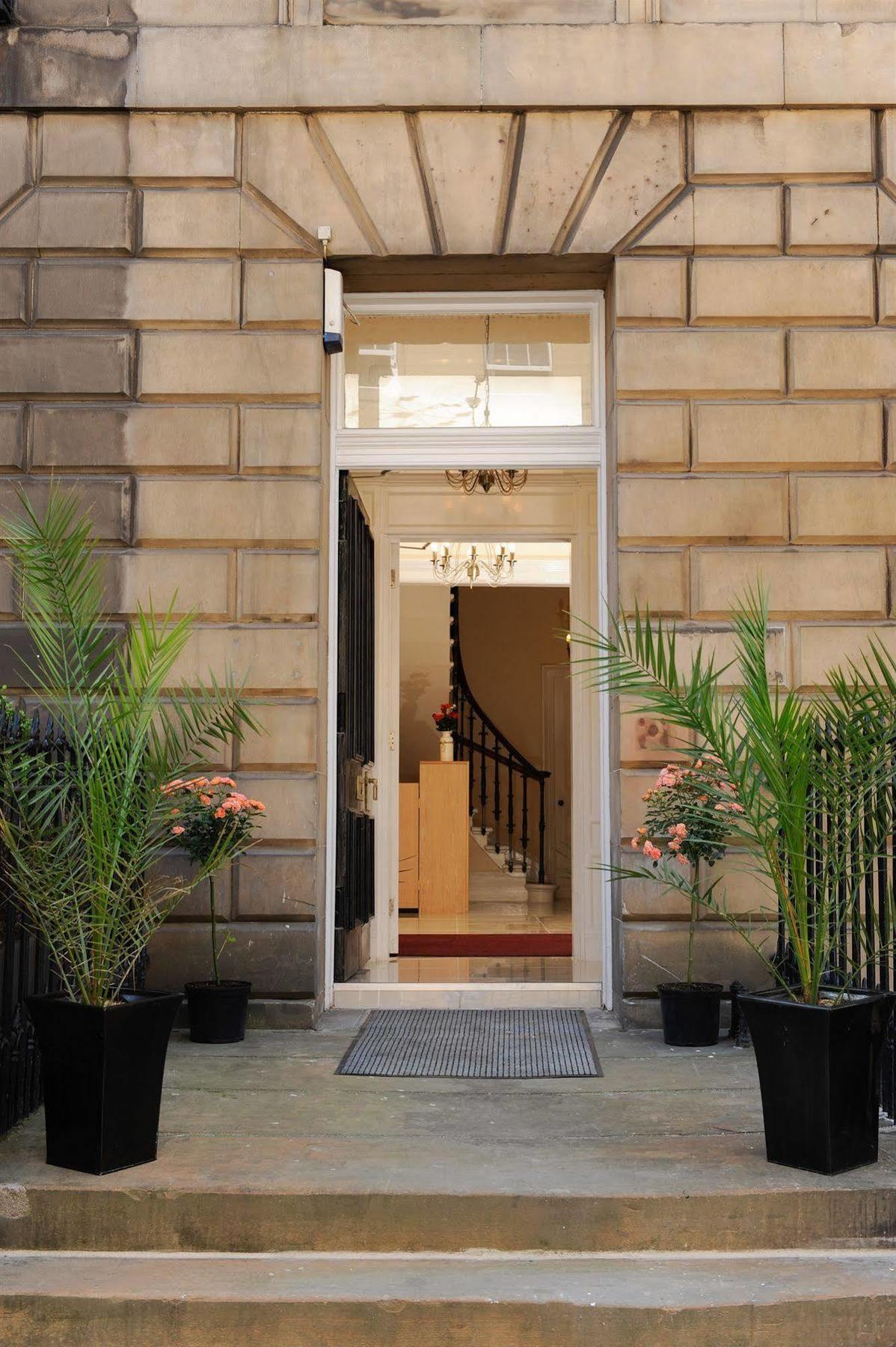 Edinburgh City Suites Екстериор снимка